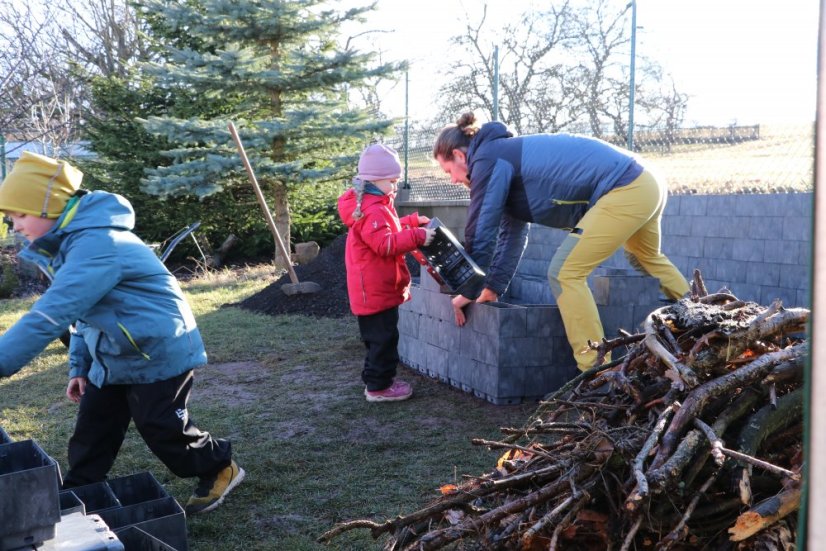Hochbeet in Form eines H - Breite: 375 cm, Länge: 200 cm, Höhe: 87 cm