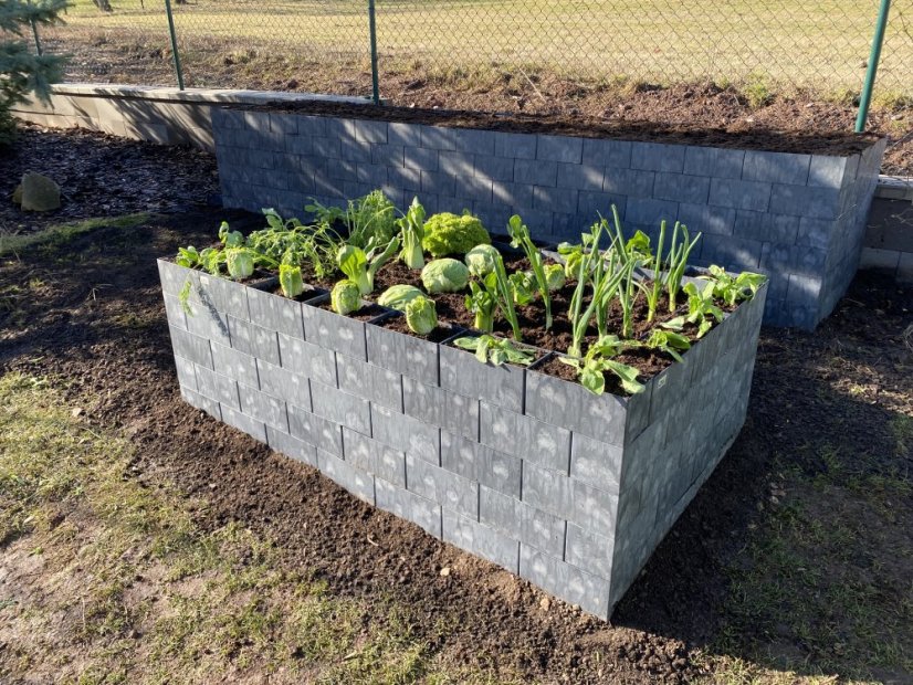 Hochbeet in Form eines H - Breite: 375 cm, Länge: 200 cm, Höhe: 87 cm