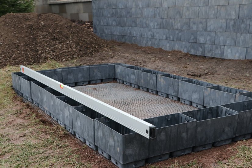 Hochbeet in Form eines H - Breite: 375 cm, Länge: 200 cm, Höhe: 87 cm